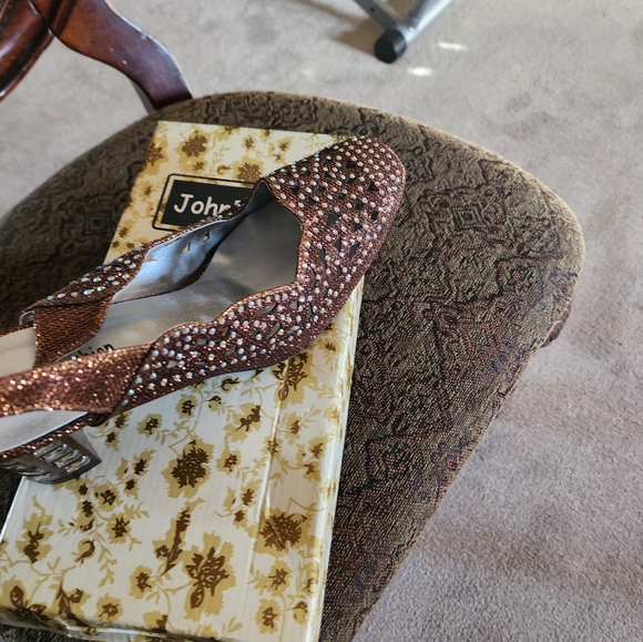 Shoes - Picture 6 of 6